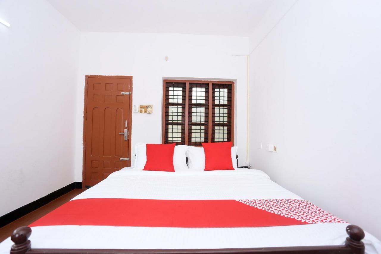 Oyo Flagship Kaveri Tourist Home Guruvāyūr Exterior foto
