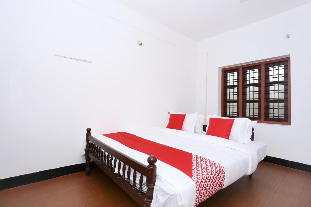 Oyo Flagship Kaveri Tourist Home Guruvāyūr Exterior foto