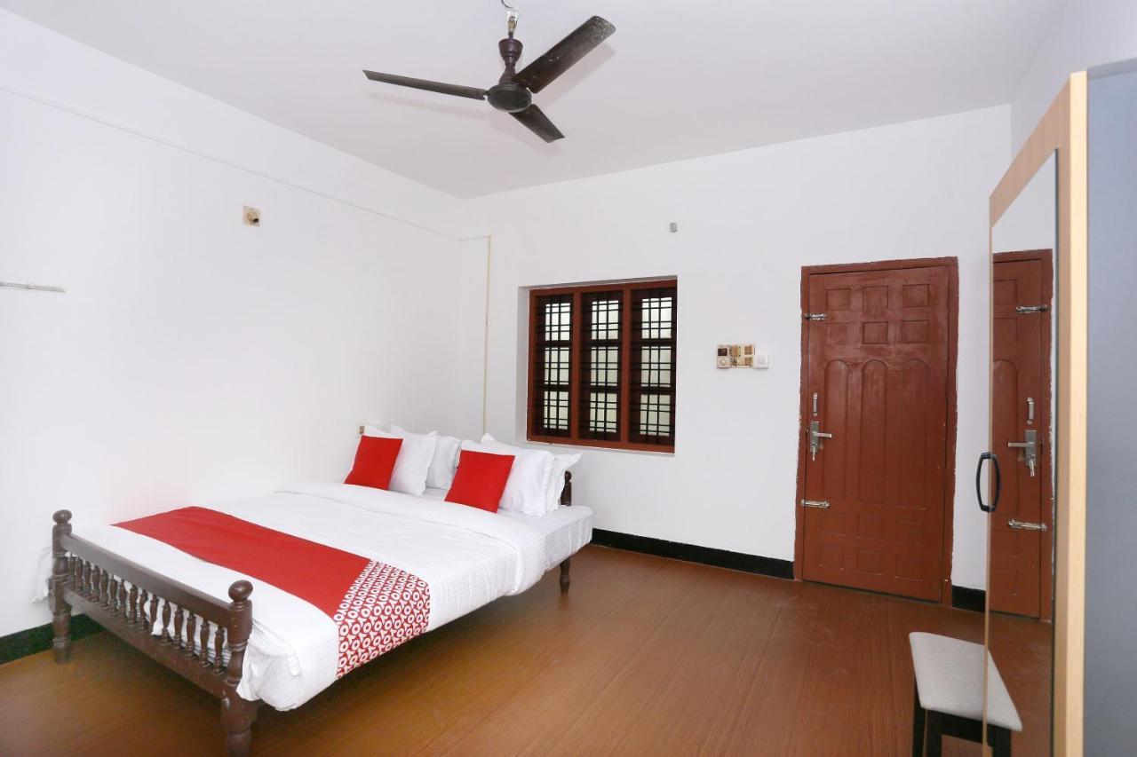 Oyo Flagship Kaveri Tourist Home Guruvāyūr Exterior foto
