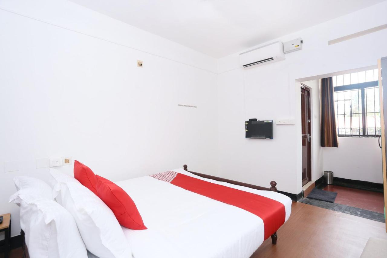 Oyo Flagship Kaveri Tourist Home Guruvāyūr Exterior foto