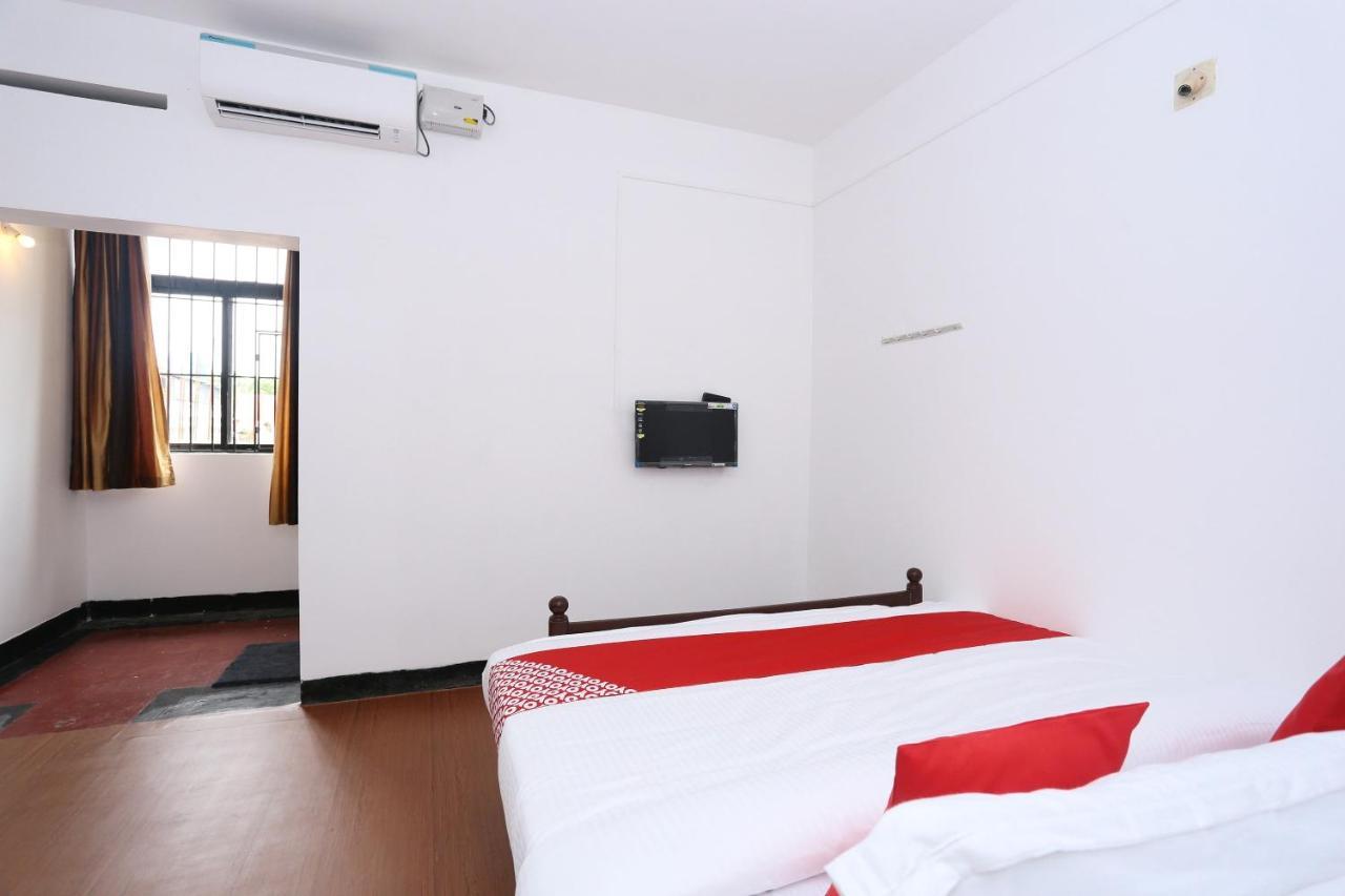 Oyo Flagship Kaveri Tourist Home Guruvāyūr Exterior foto