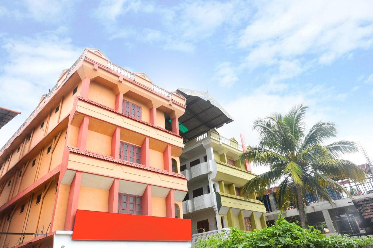 Oyo Flagship Kaveri Tourist Home Guruvāyūr Exterior foto