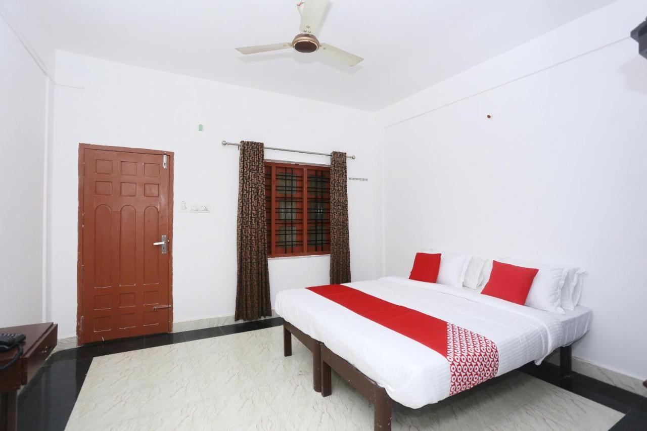 Oyo Flagship Kaveri Tourist Home Guruvāyūr Exterior foto